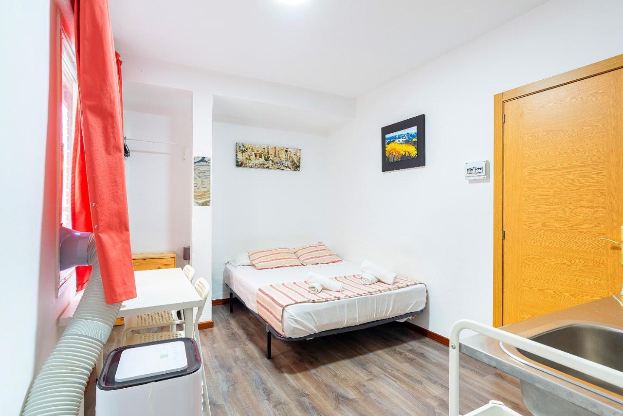 Rooms Young People Only, Soho Citycenter Malaga Exterior photo